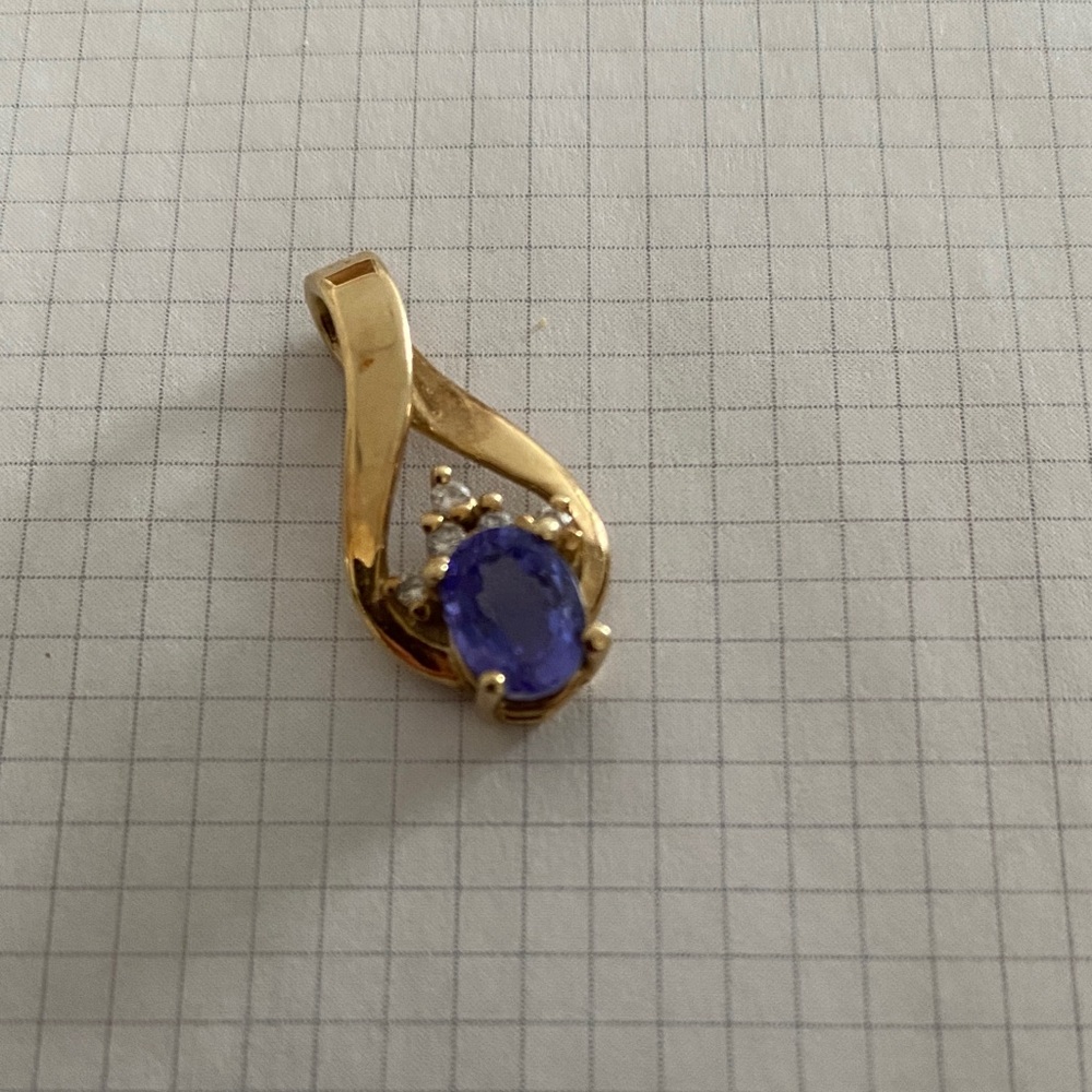 Elegant 14k gold and tanzanite pendant